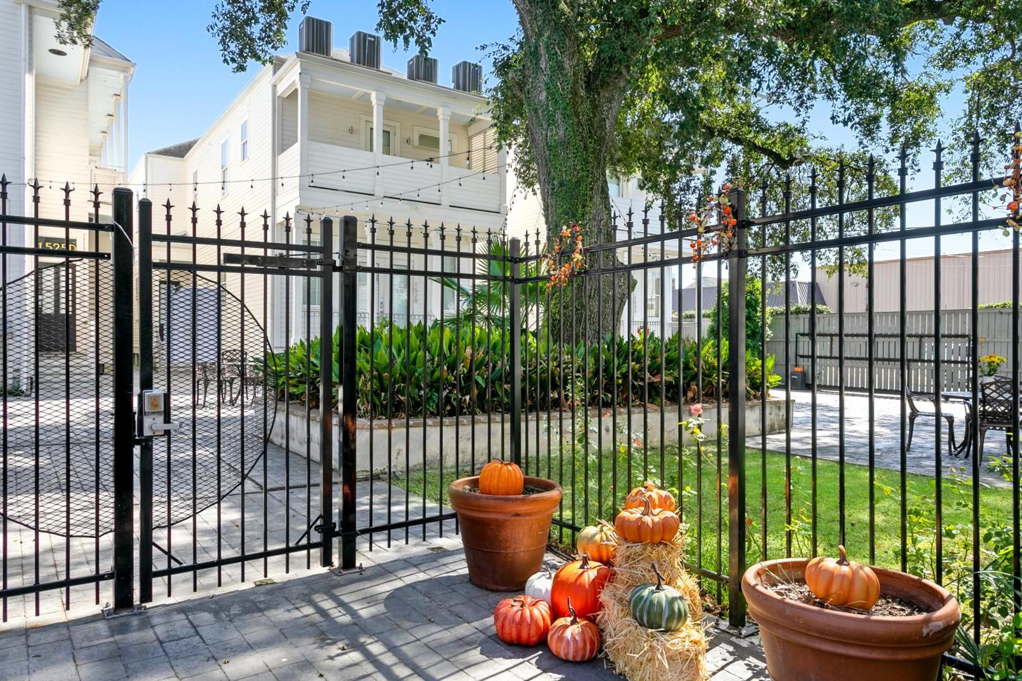 Modern 2Br On Carondelet By Hosteeva Apartment New Orleans Bagian luar foto