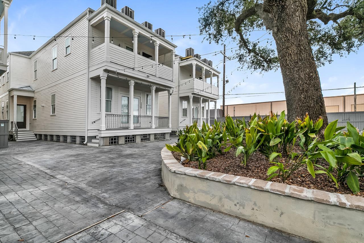 Modern 2Br On Carondelet By Hosteeva Apartment New Orleans Bagian luar foto
