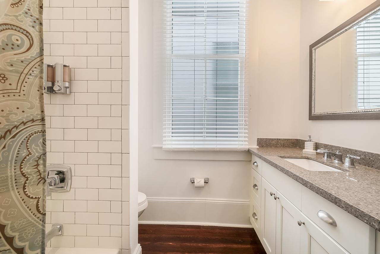 Modern 2Br On Carondelet By Hosteeva Apartment New Orleans Bagian luar foto