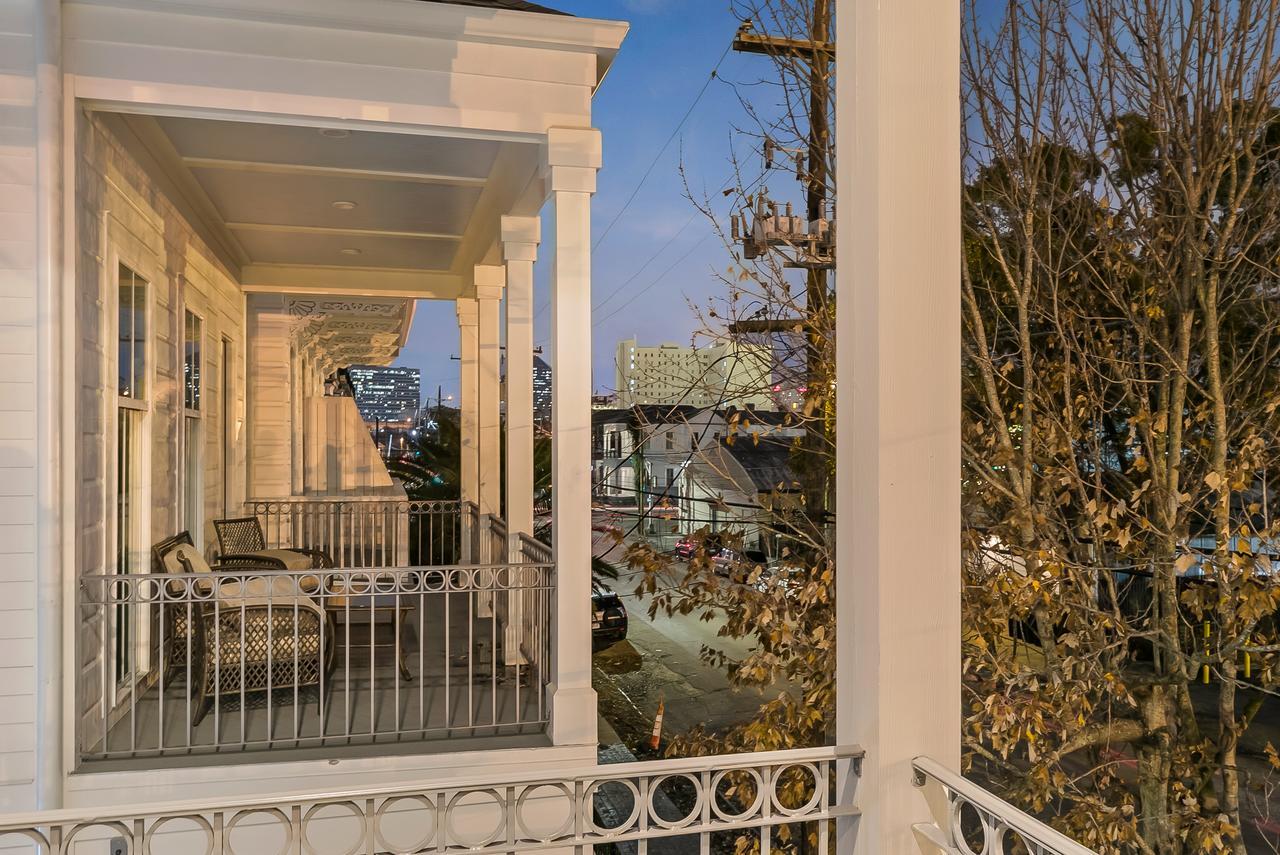 Modern 2Br On Carondelet By Hosteeva Apartment New Orleans Bagian luar foto