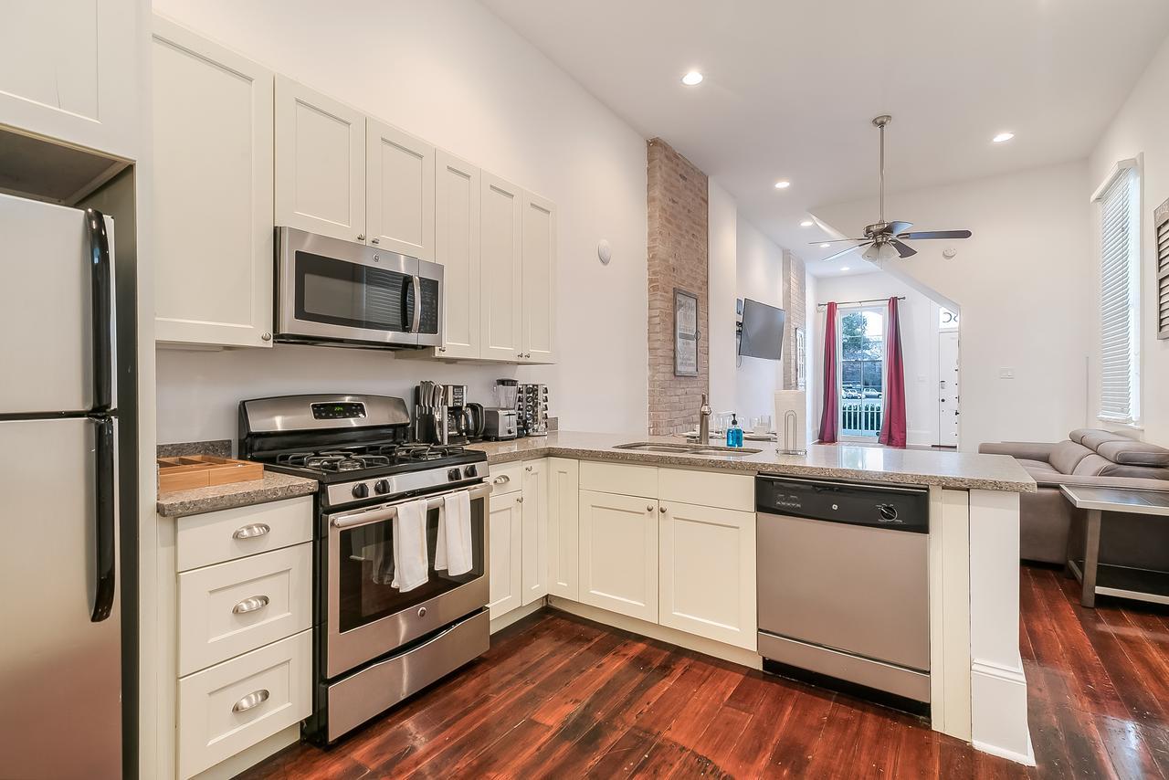 Modern 2Br On Carondelet By Hosteeva Apartment New Orleans Bagian luar foto