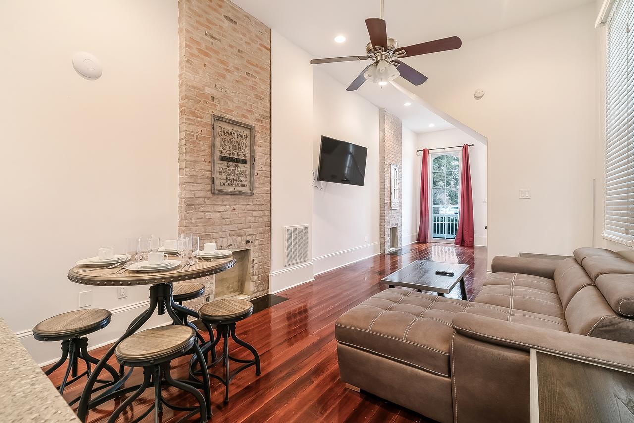 Modern 2Br On Carondelet By Hosteeva Apartment New Orleans Bagian luar foto