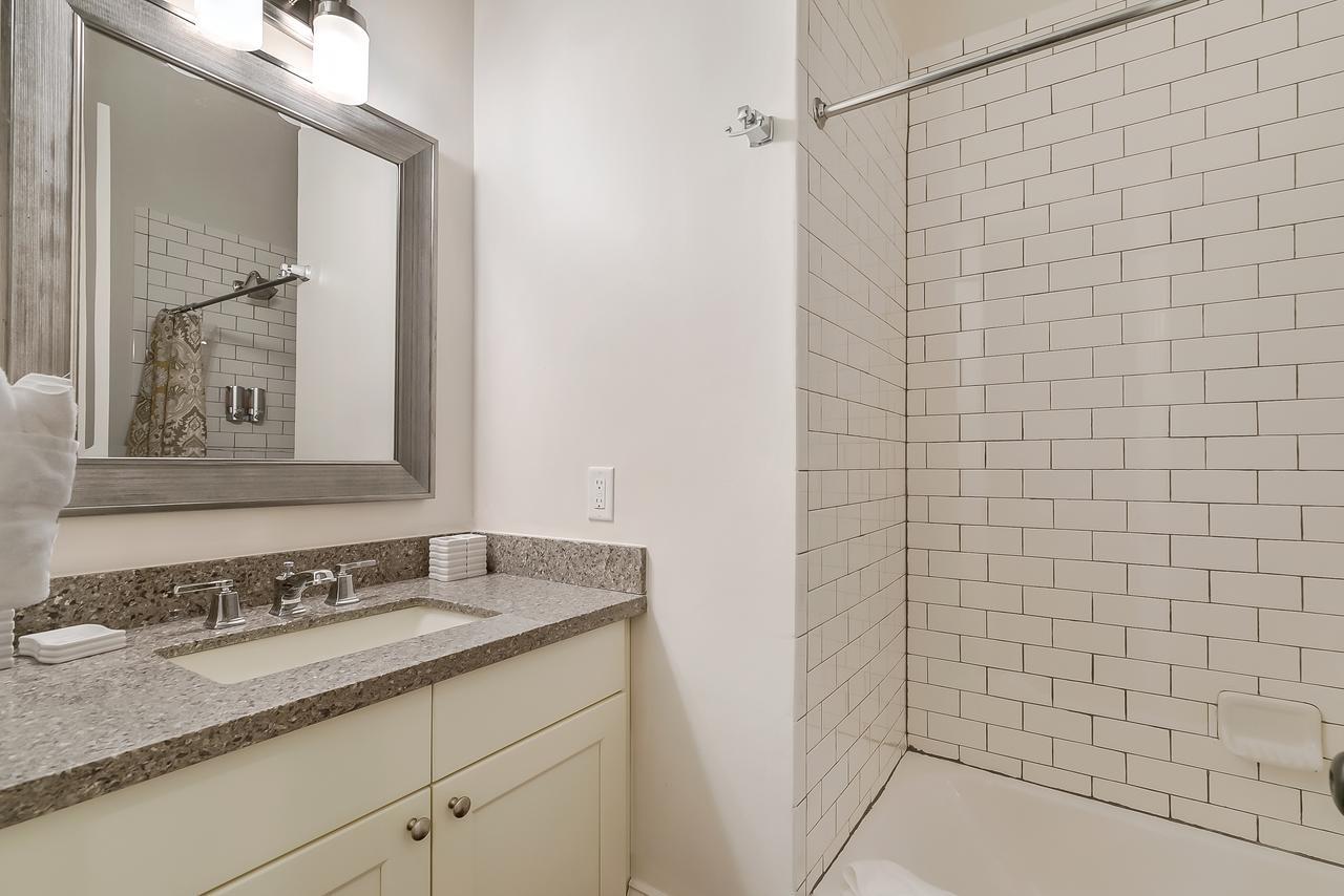 Modern 2Br On Carondelet By Hosteeva Apartment New Orleans Bagian luar foto
