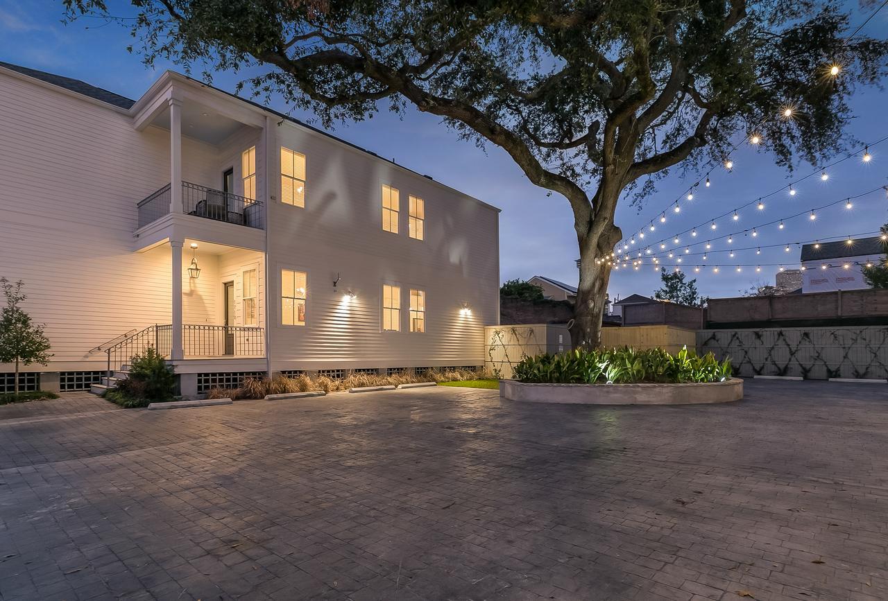 Modern 2Br On Carondelet By Hosteeva Apartment New Orleans Bagian luar foto